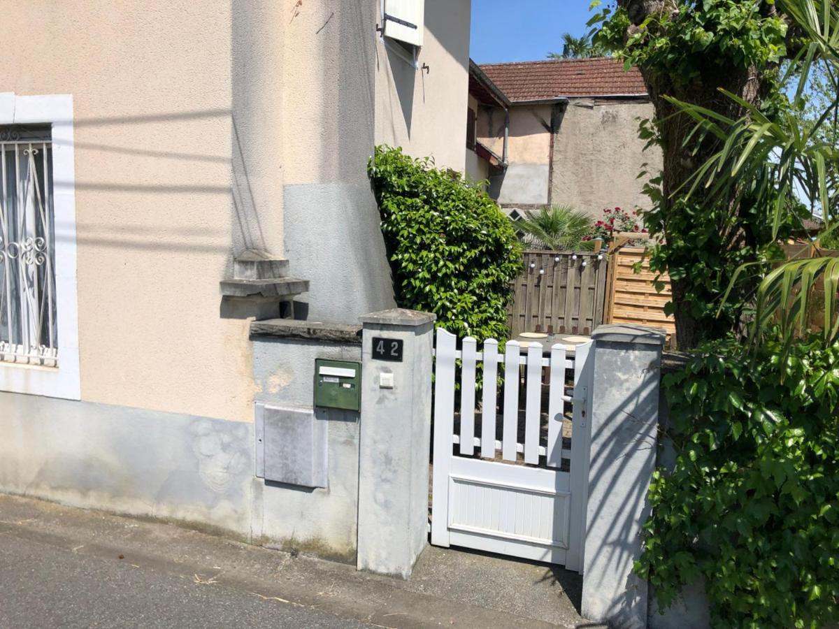 Petite Maison Avec Terrasse Jurançon Kültér fotó